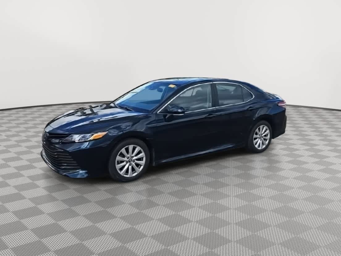 Used 2020 Toyota Camry LE w/ Convenience Package FWD image 4