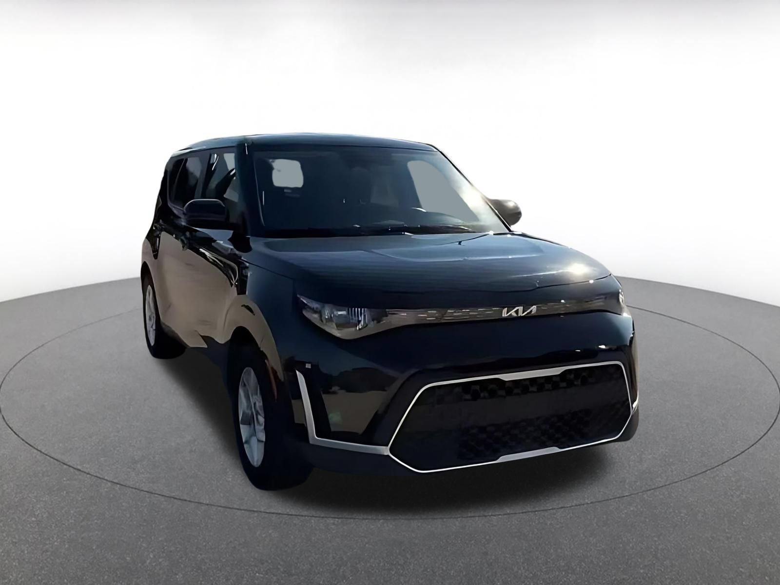 Used 2025 Kia Soul LX w/ LX Technology Package FWD image 14