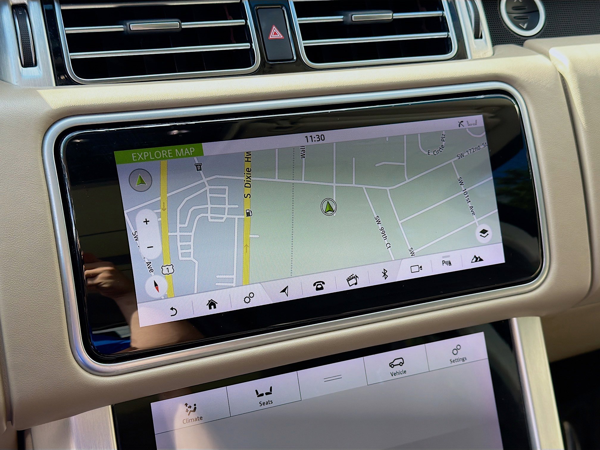 Used 2018 Land Rover Range Rover HSE image 13