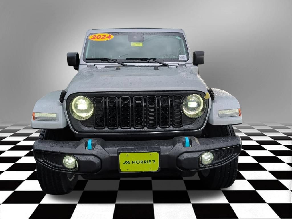 Used 2024 Jeep Wrangler Unlimited w/ Convenience Group AWD/4WD image 4