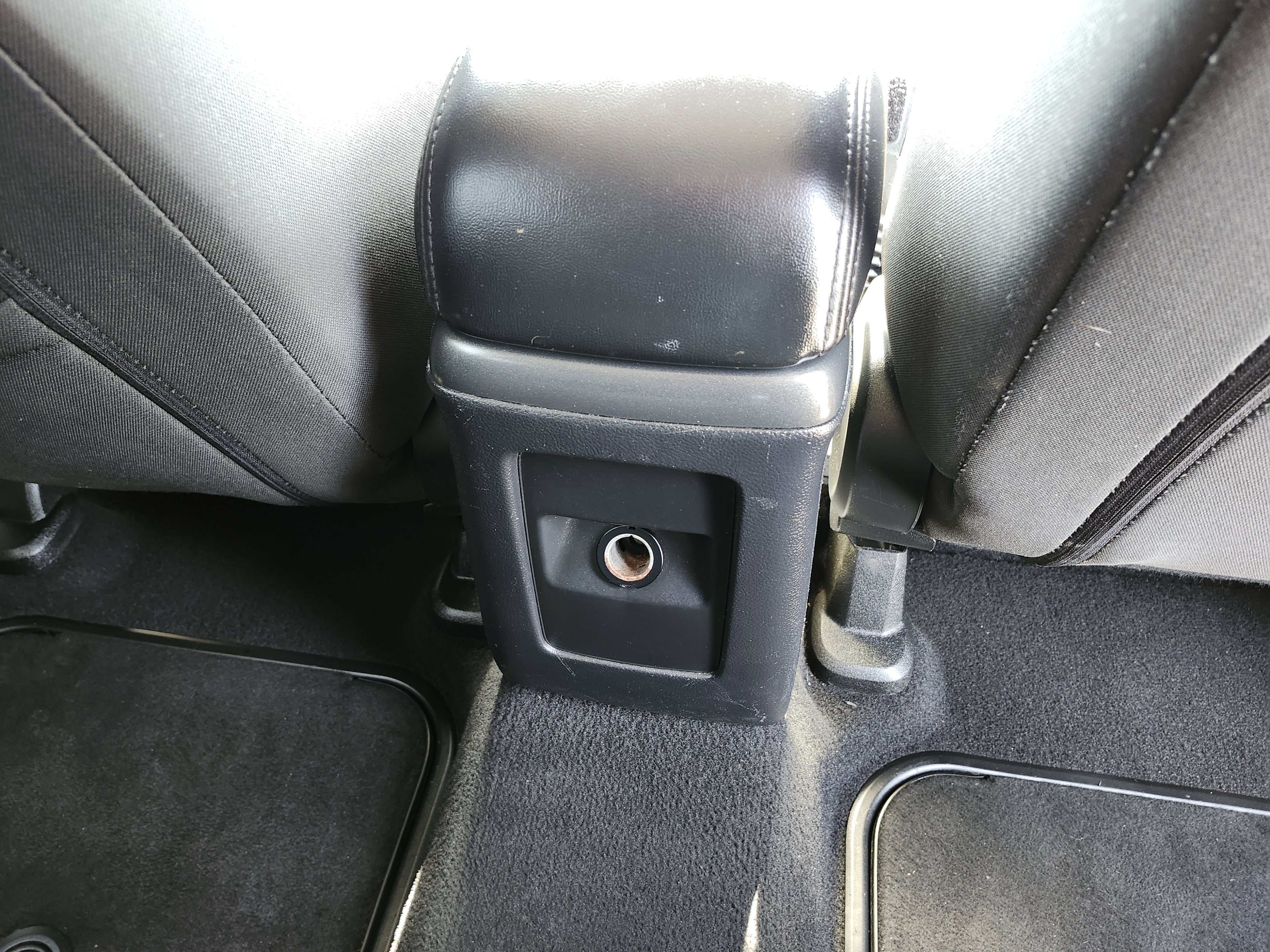 Used 2018 Dodge Journey SE w/ Connectivity Group image 16