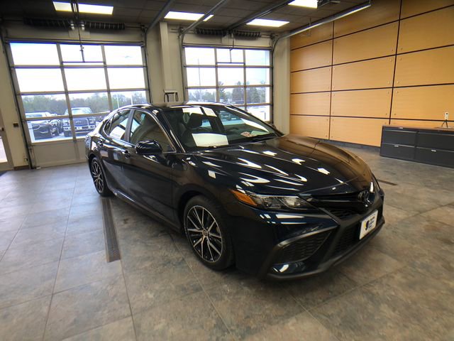 Used 2021 Toyota Camry SE AWD/4WD image 1