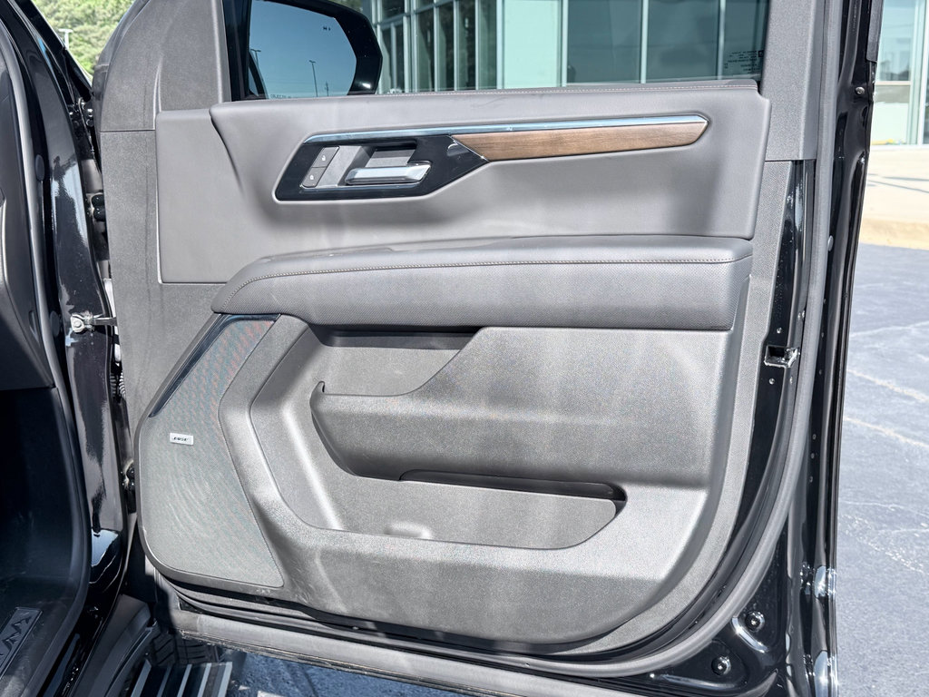 Used 2026 Chevrolet Tahoe High Country RWD image 33