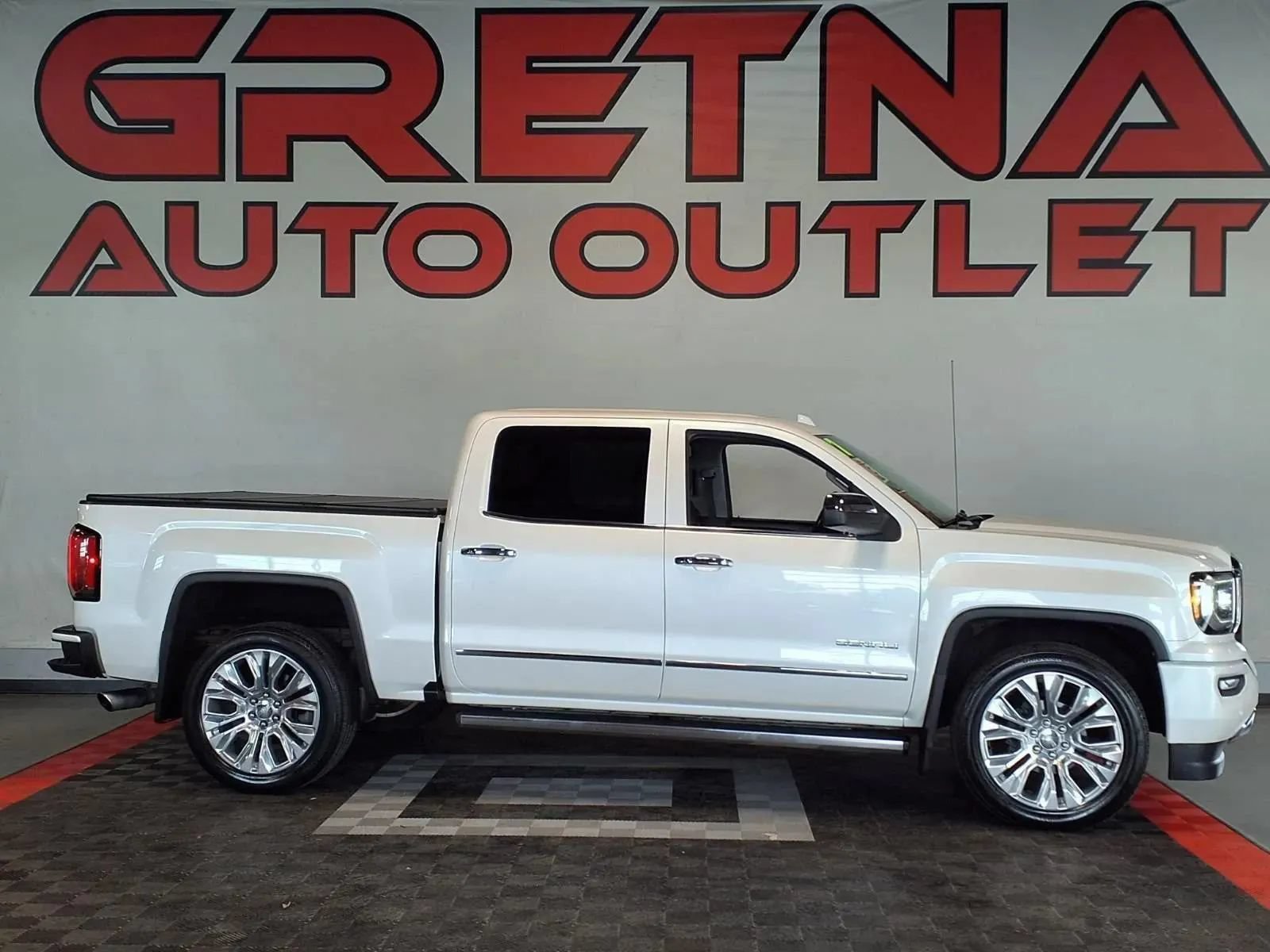 Used 2017 GMC Sierra 1500 Denali w/ Denali Ultimate Package AWD/4WD image 1