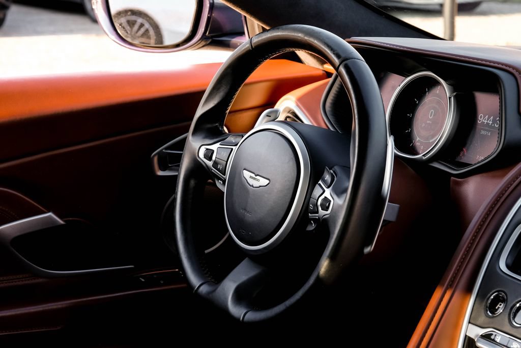 Used 2019 Aston Martin DB11 Volante RWD image 15