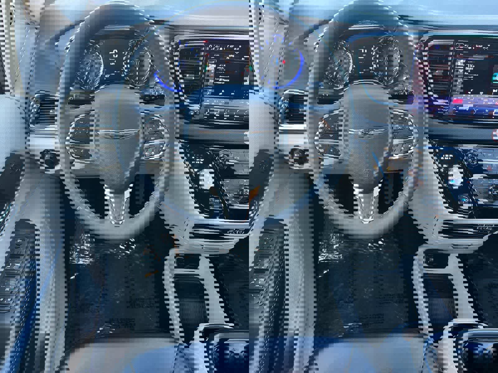 Used 2023 Chrysler Pacifica Touring-L image 15