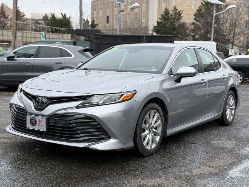 Used 2019 Toyota Camry LE image 3