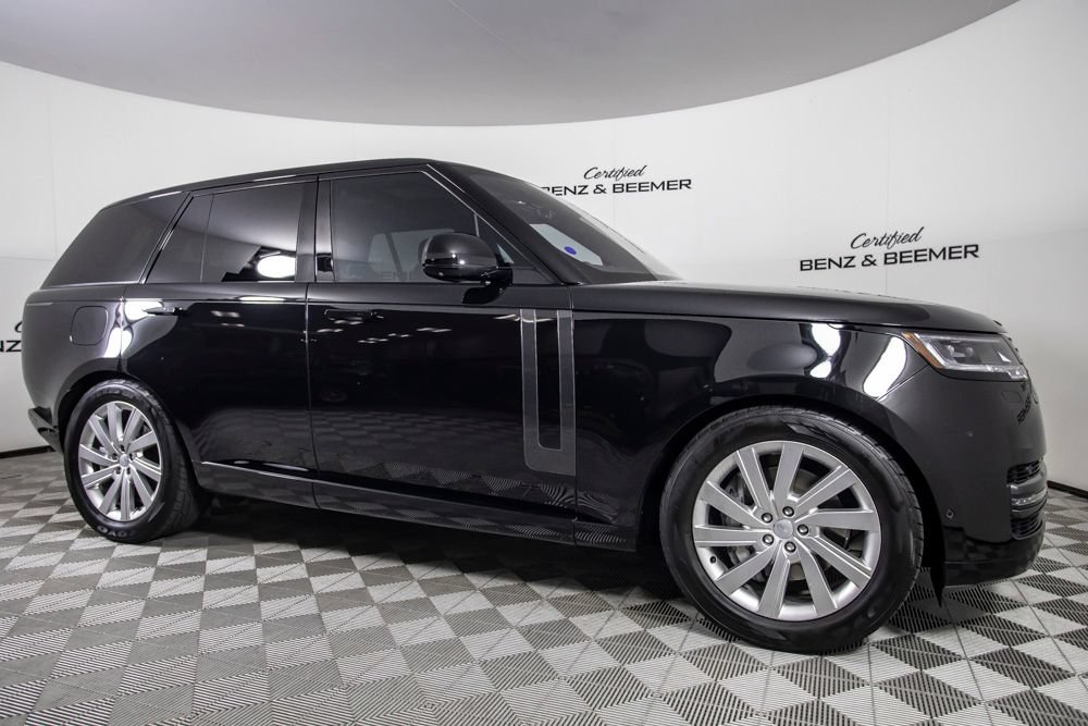 Used 2023 Land Rover Range Rover SE AWD/4WD image 2