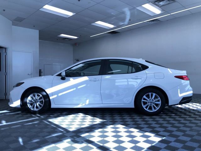 Used 2025 Toyota Camry LE image 12