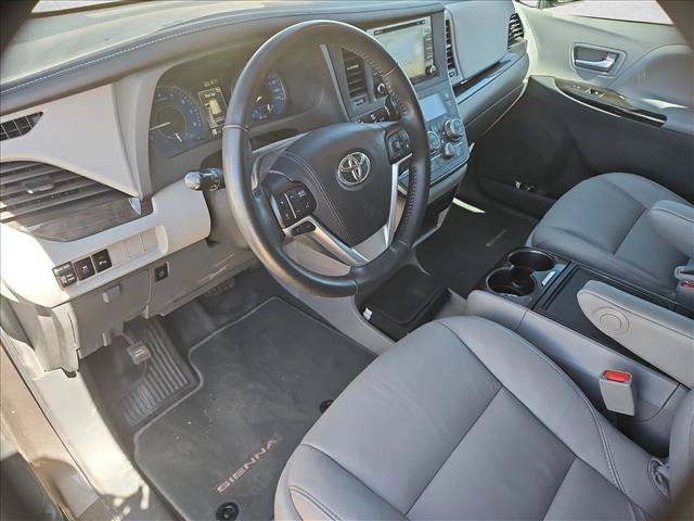 Used 2018 Toyota Sienna XLE w/ XLE Navigation Package FWD image 12