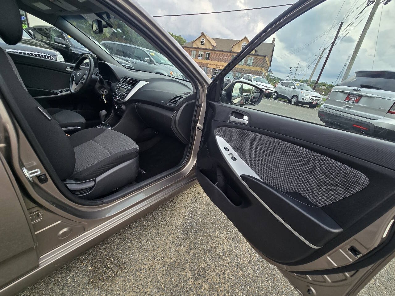 Used 2013 Hyundai Accent GS FWD image 35