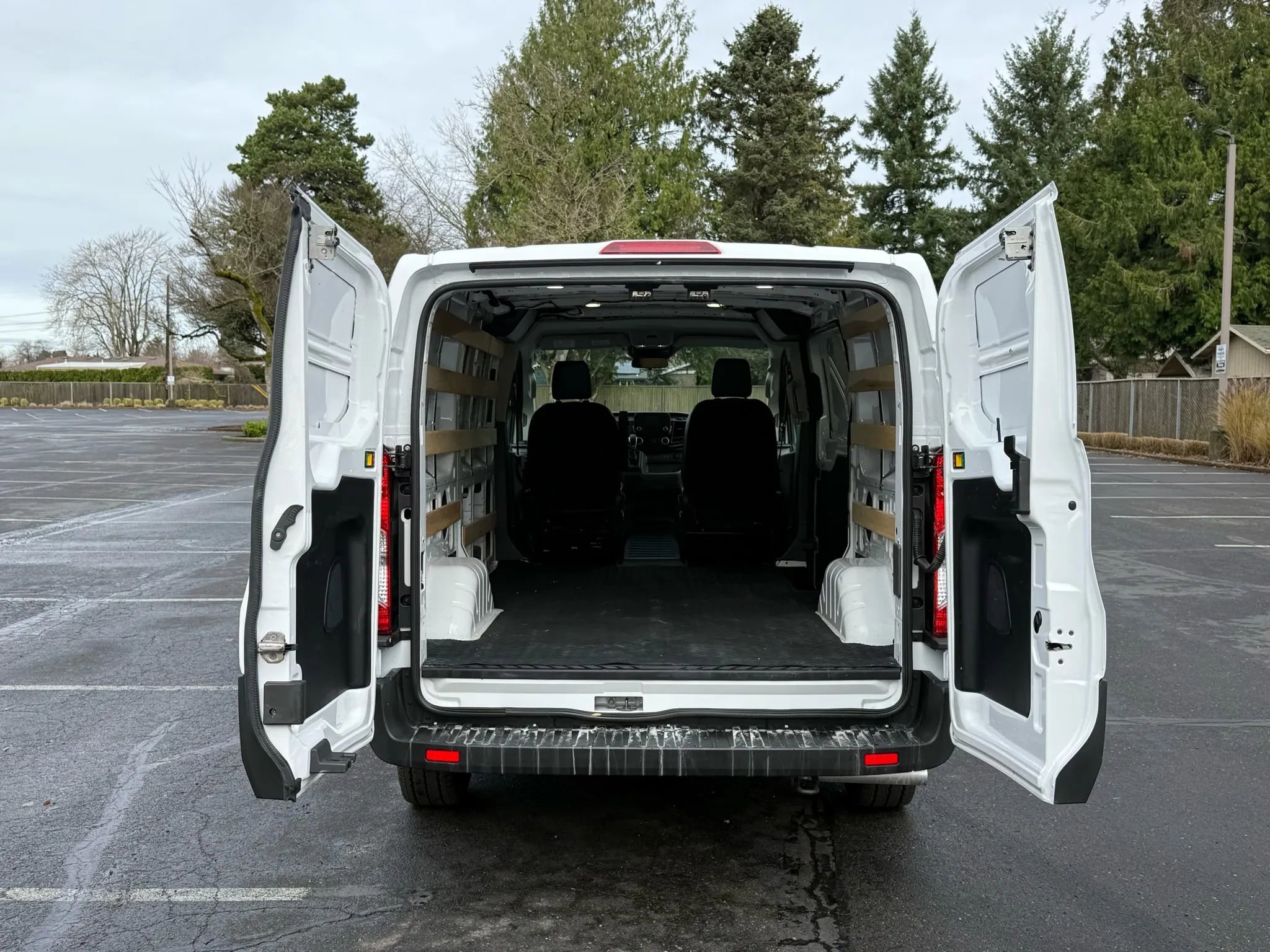 Used 2025 Ford Transit 250 Low Roof w/ Exterior Upgrade Package RWD image 9