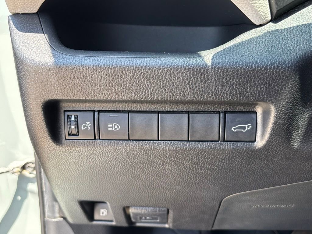 Used 2021 Toyota RAV4 XLE w/ Convenience Package AWD/4WD image 26