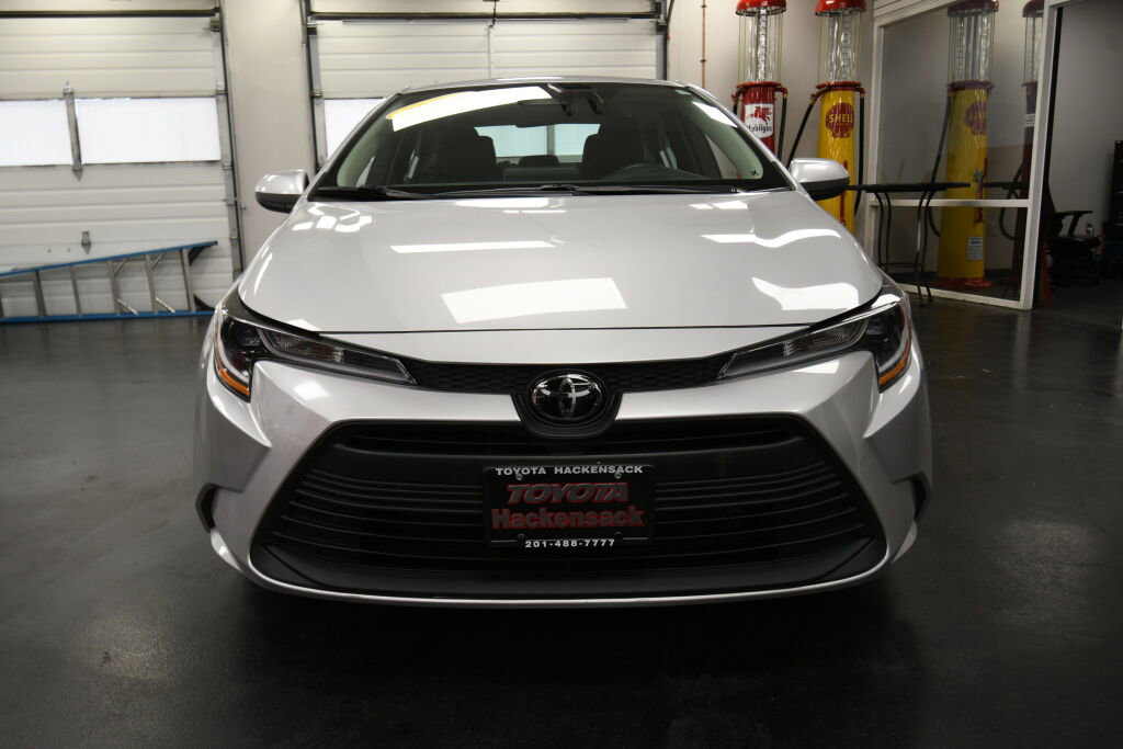 Certified 2024 Toyota Corolla LE image 2