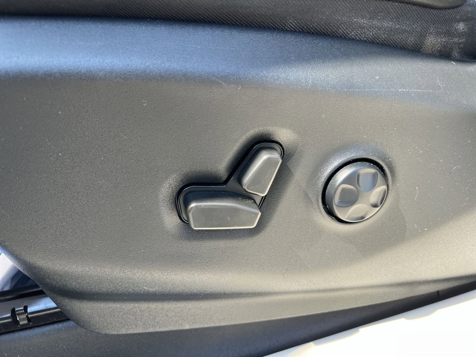 Used 2022 Chrysler Pacifica Limited AWD/4WD image 22