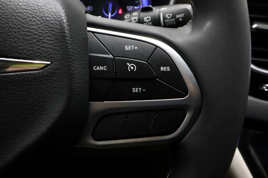 Used 2023 Chrysler Voyager LX image 28