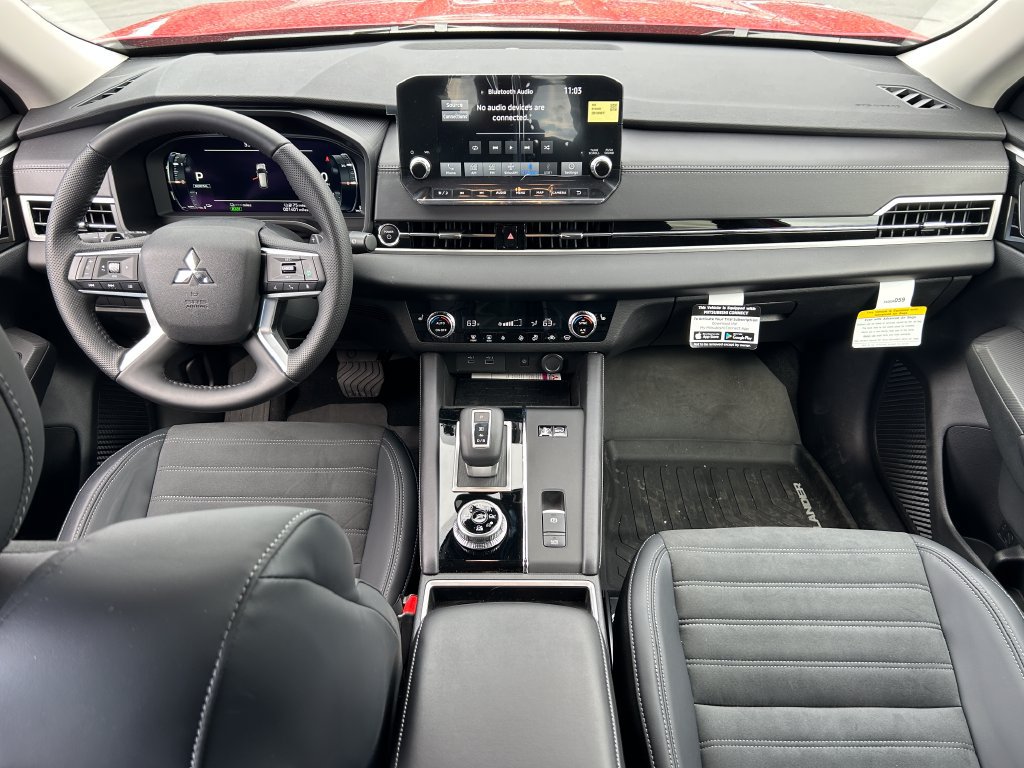 Used 2025 Mitsubishi Outlander 4WD Plug-In Hybrid image 30