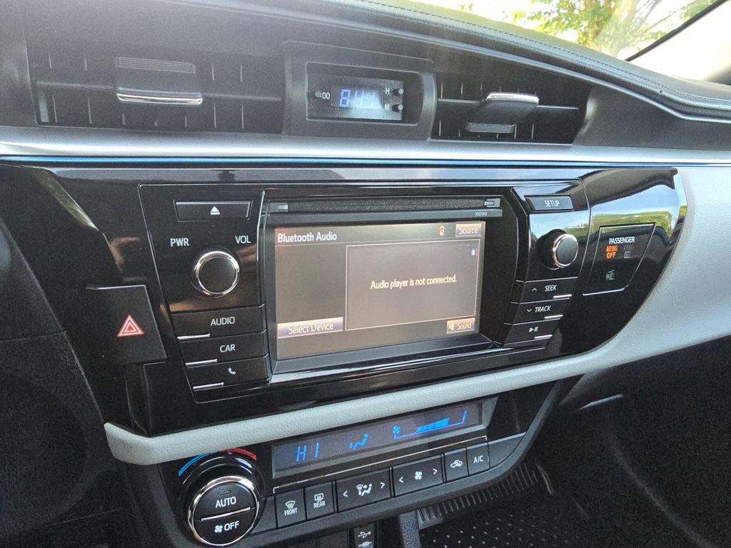Used 2015 Toyota Corolla LE FWD image 21