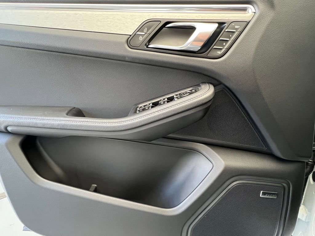 Certified 2026 Porsche Macan AWD/4WD image 19