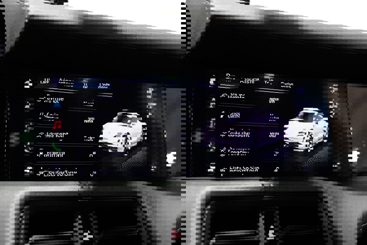 Used 2021 Porsche Taycan 4S w/ Premium Package image 30