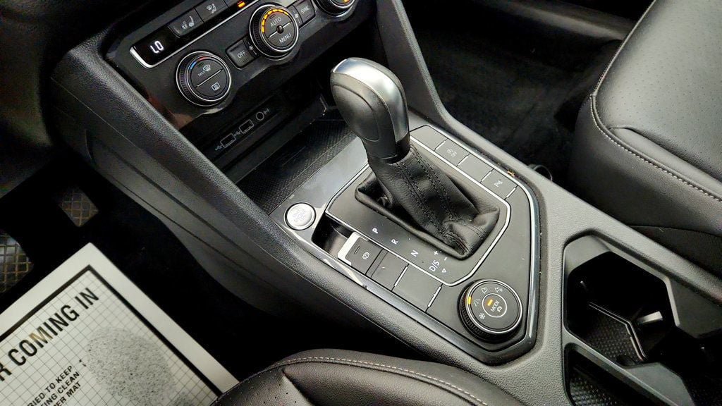 Used 2020 Volkswagen Tiguan SEL AWD/4WD image 16