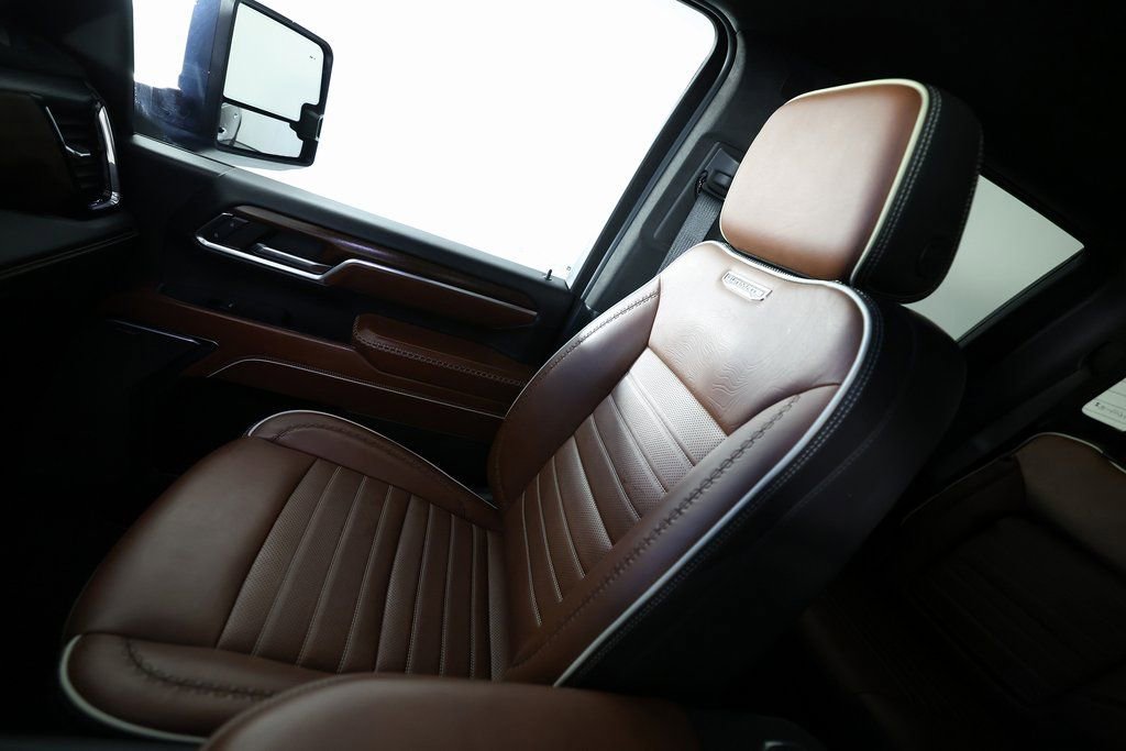 Used 2024 GMC Sierra 3500 Denali Ultimate image 43