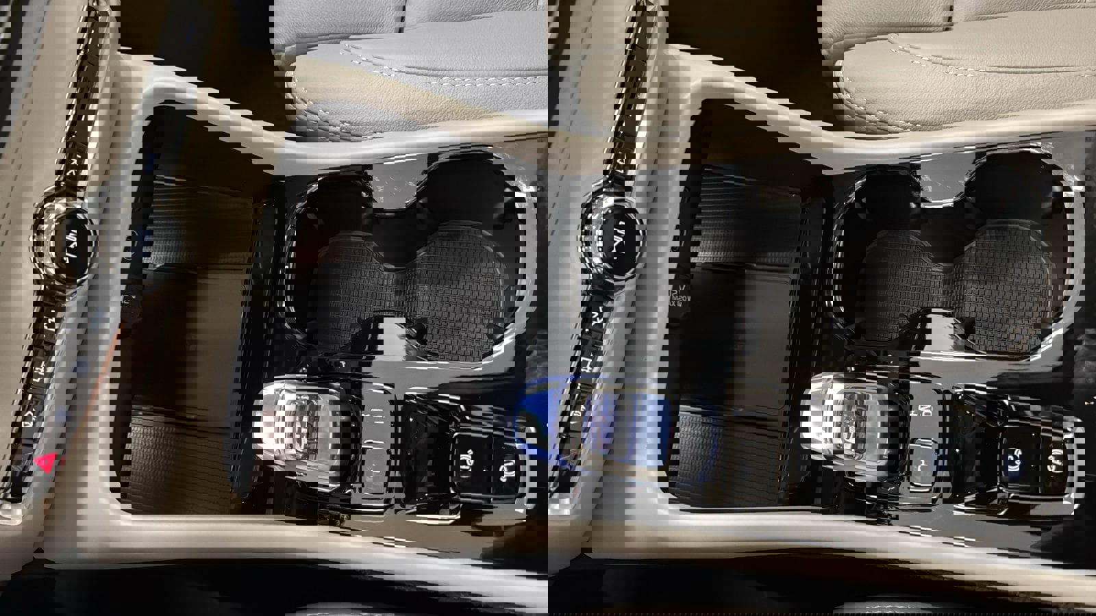 Used 2026 Volvo XC40 B4 Plus w/ Climate Package image 19