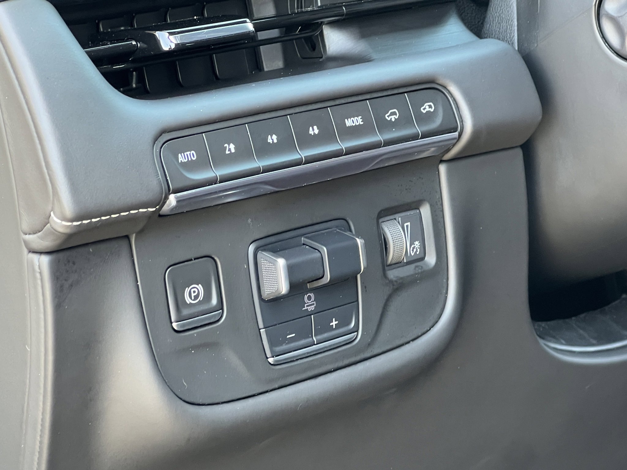 Used 2022 Cadillac Escalade Sport Platinum w/ Heavy-Duty Trailer Package image 43