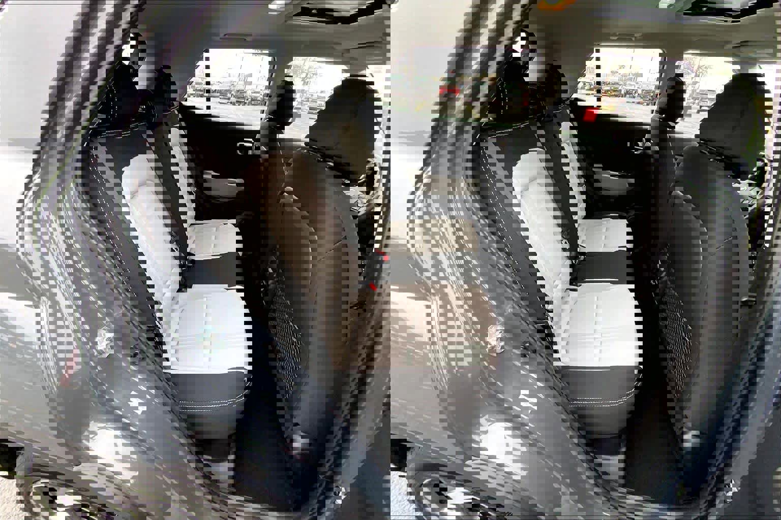 Used 2025 Hyundai Venue SEL image 19