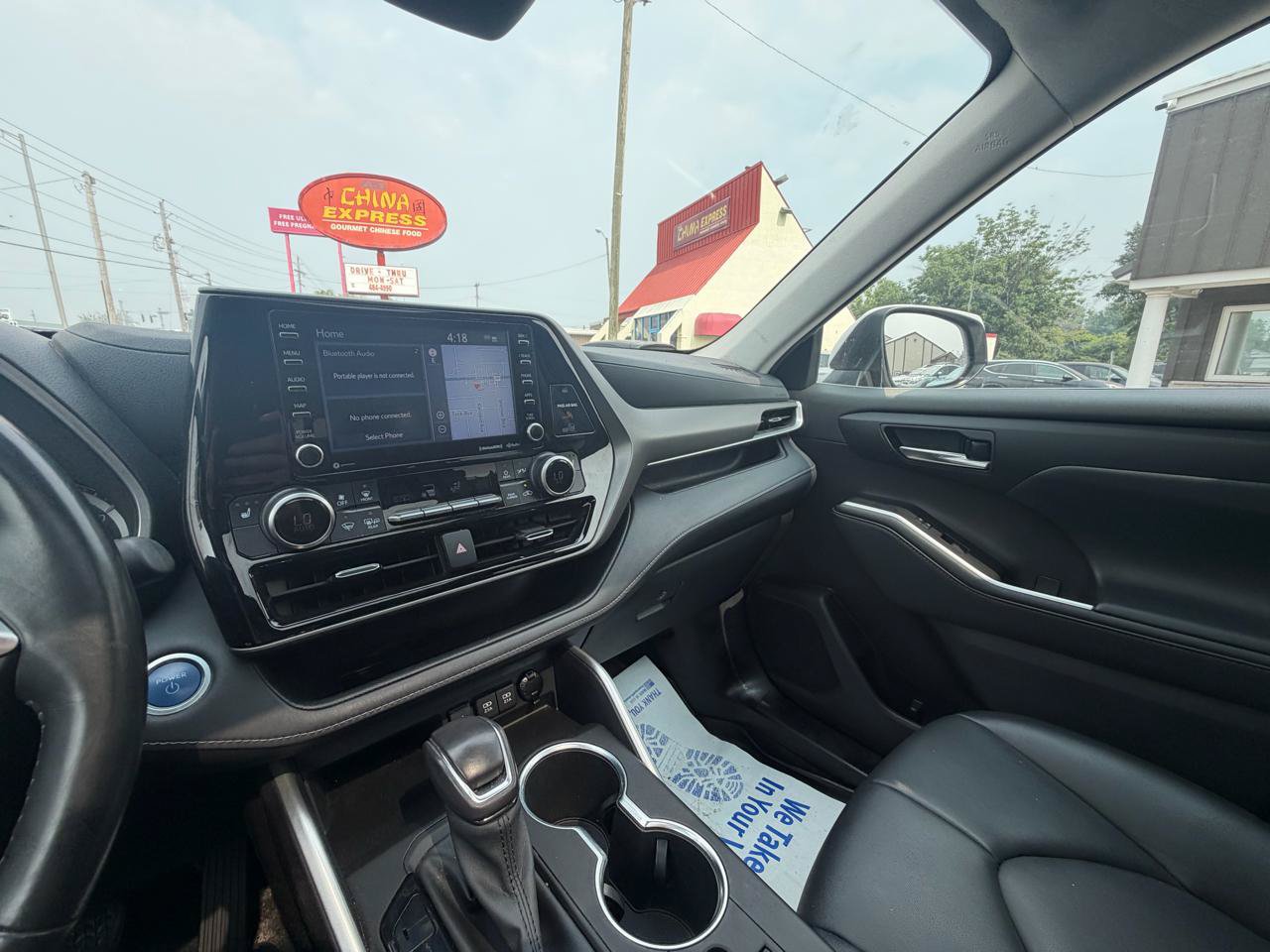 Used 2021 Toyota Highlander XLE AWD/4WD image 24