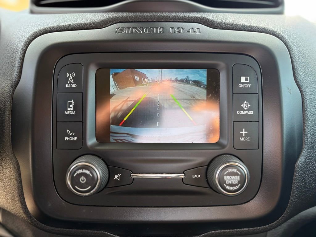 Used 2015 Jeep Renegade Latitude w/ Cold Weather Group II FWD image 25