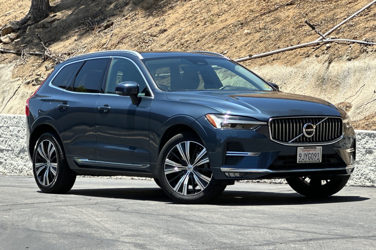 Certified 2023 Volvo XC60 B5 Plus w/ Protection Package Premier FWD image 2