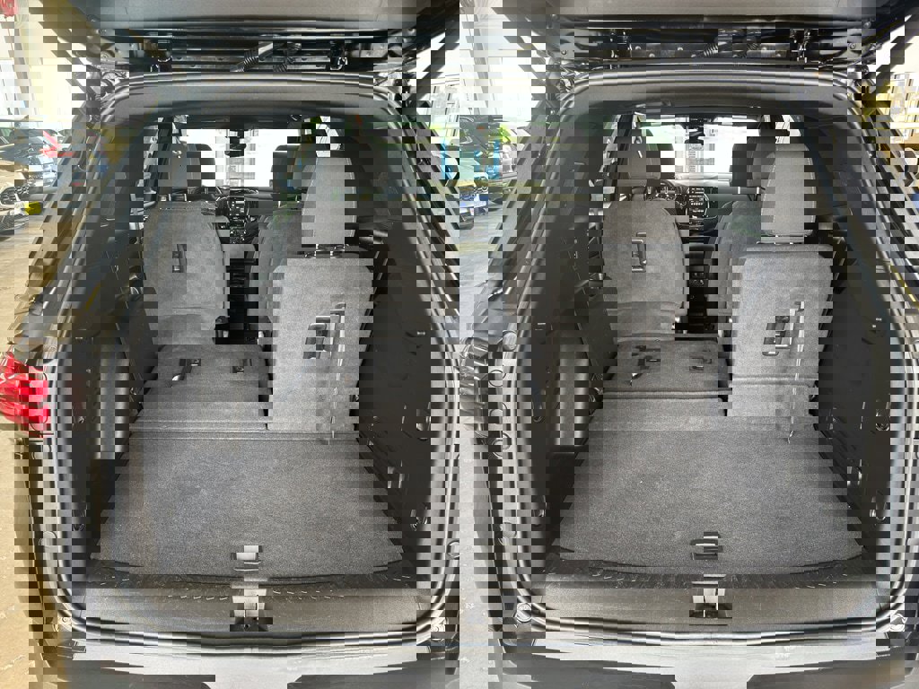 Used 2023 Chevrolet Traverse LT image 12