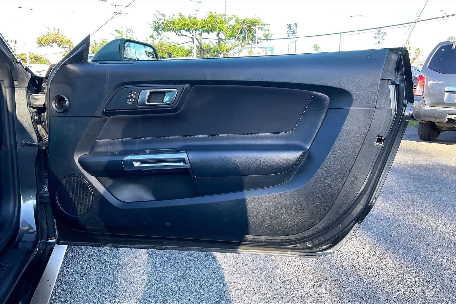 Used 2020 Ford Mustang GT w/ Black Accent Package RWD image 27
