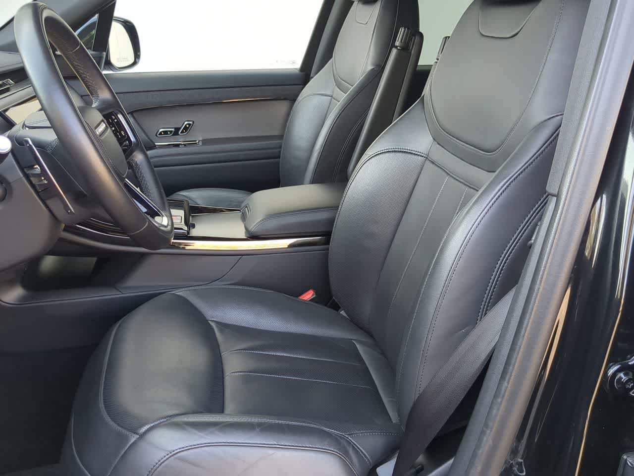 Used 2025 Land Rover Range Rover Sport SE AWD/4WD image 17