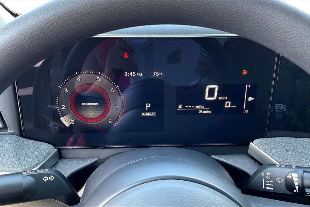 Used 2025 Nissan Kicks SV AWD/4WD image 30