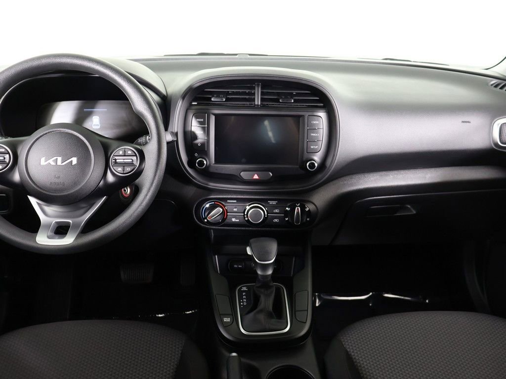 Used 2025 Kia Soul LX w/ LX Technology Package FWD image 33
