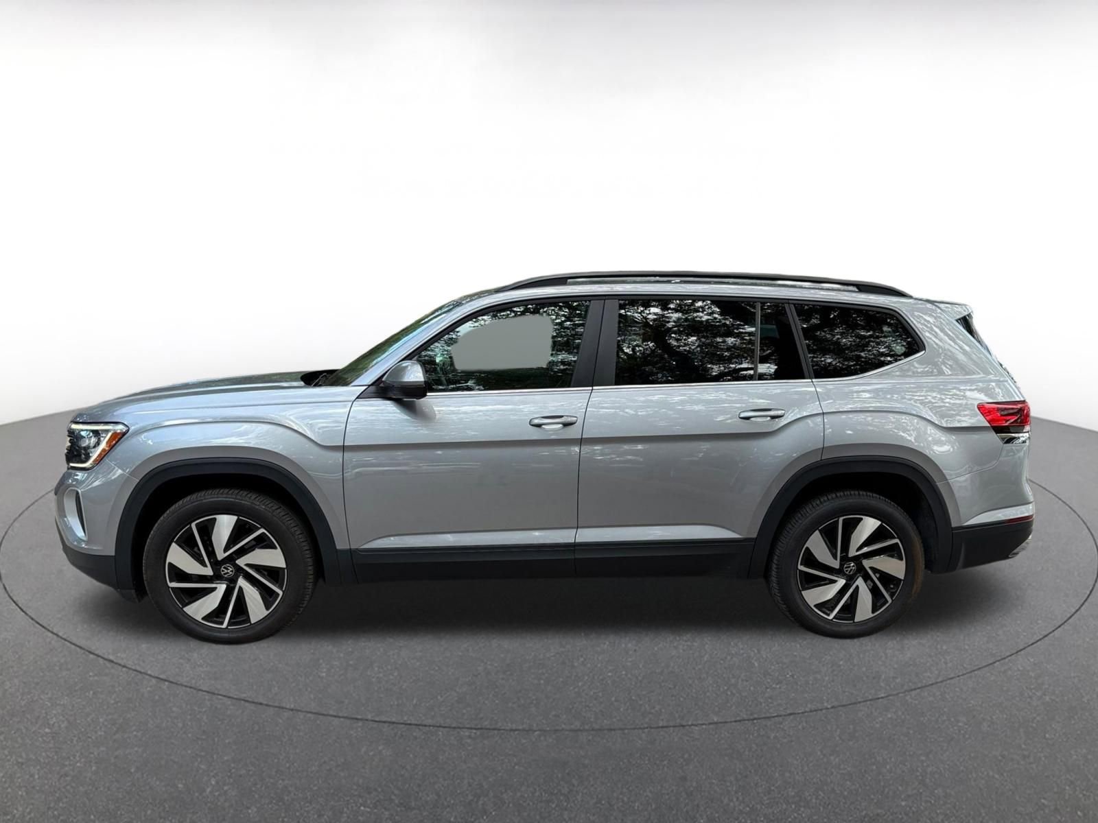 Used 2024 Volkswagen Atlas SE AWD/4WD image 4