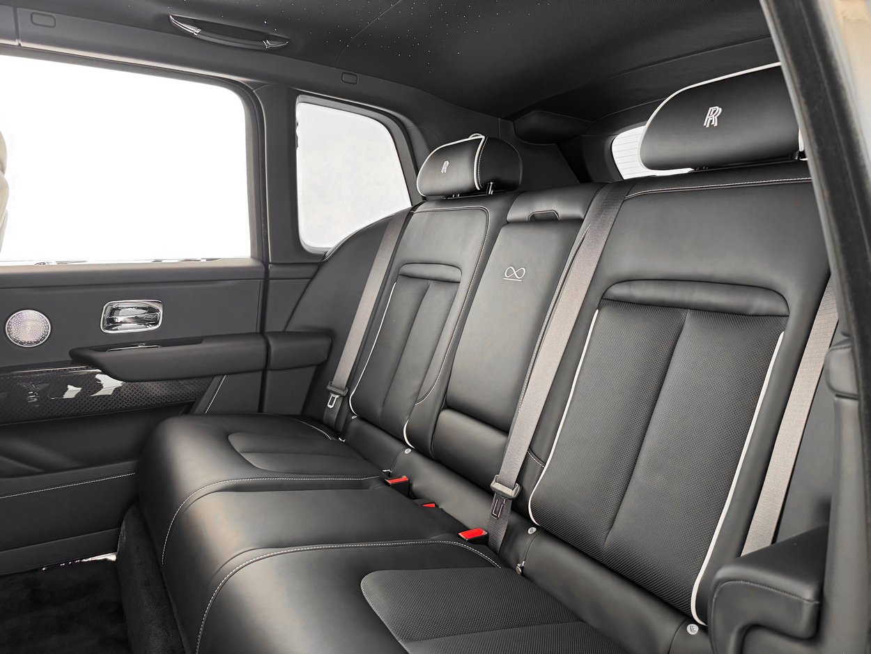 New 2026 Rolls-Royce Cullinan Black Badge AWD/4WD image 25