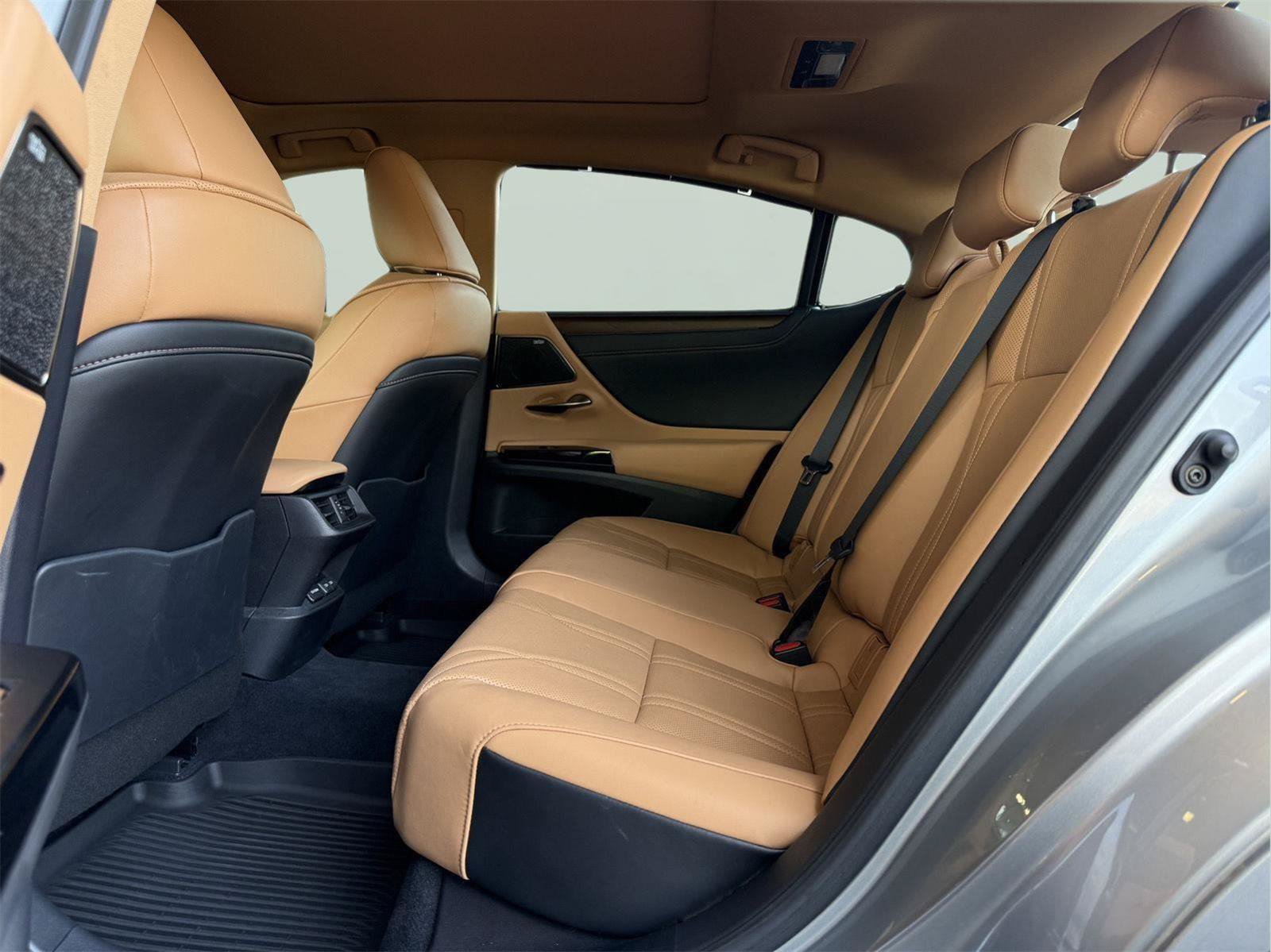 Used 2024 Lexus ES 350 Ultra Luxury w/ Accessory Package (Z2) FWD image 18
