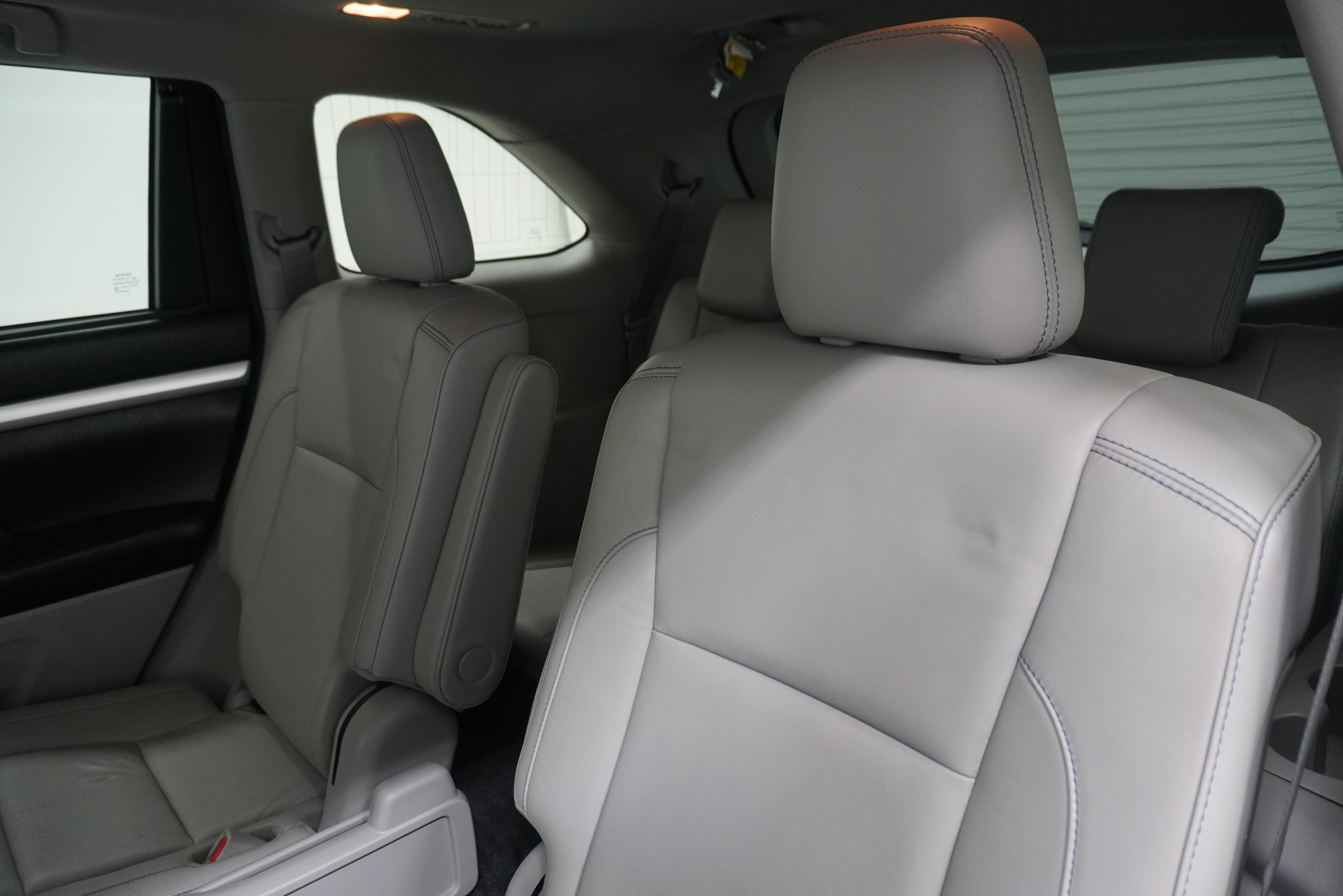 Used 2017 Toyota Highlander XLE FWD image 12