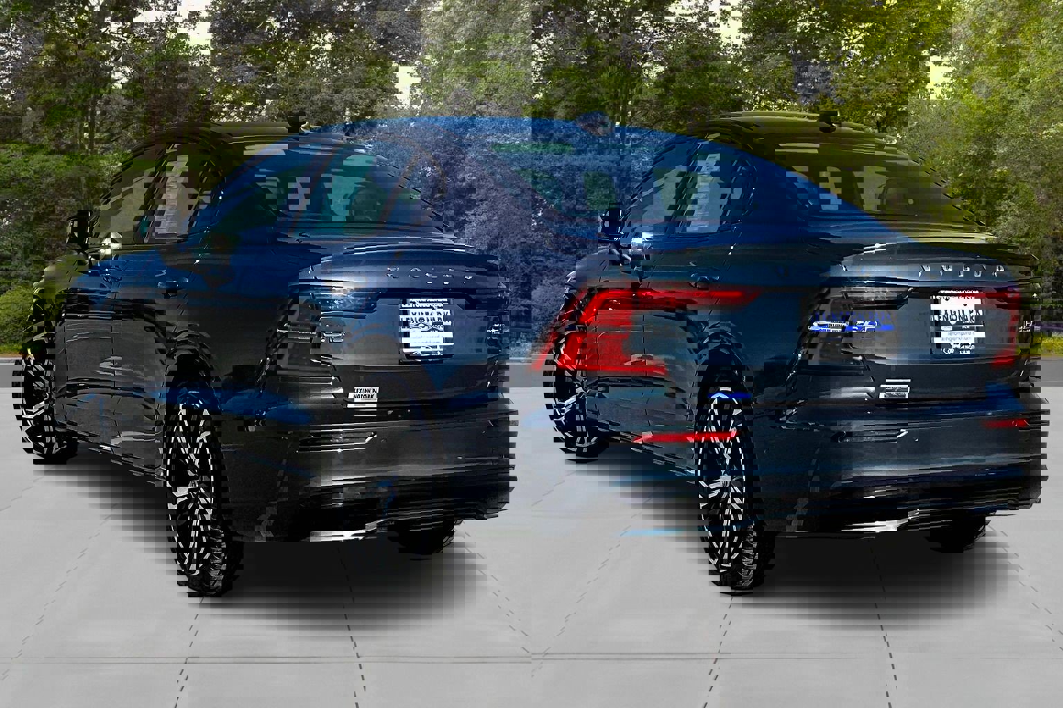 Used 2024 Volvo S60 B5 Plus image 4