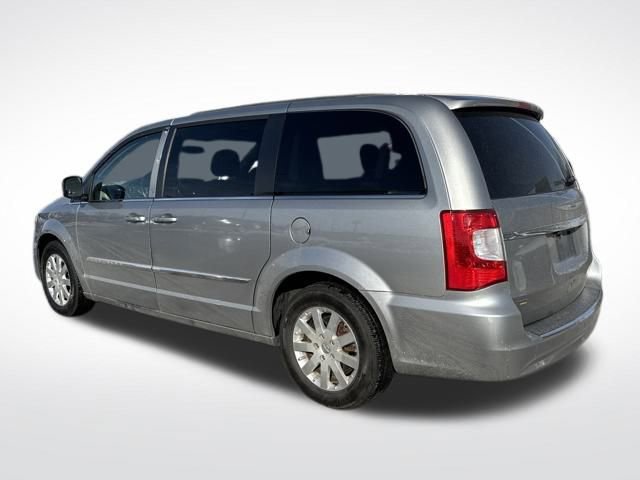 Used 2016 Chrysler Town & Country Touring image 3