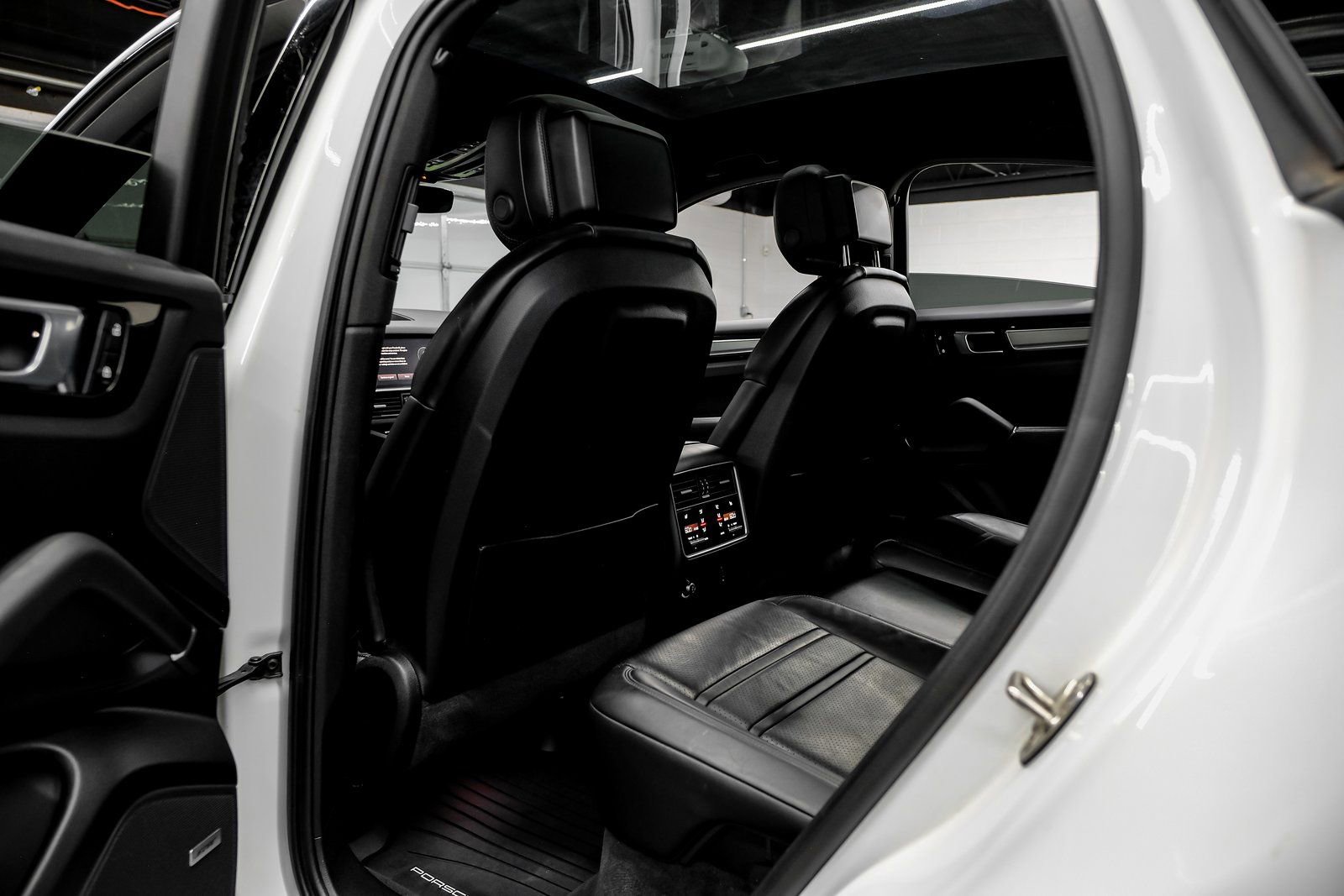 Used 2023 Porsche Cayenne Coupe image 50