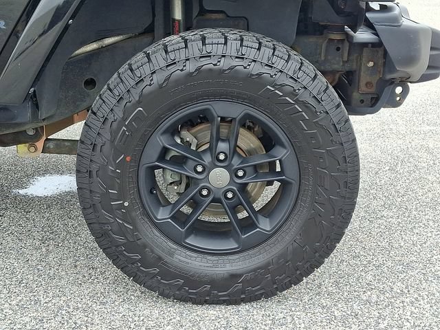 Used 2017 Jeep Wrangler Unlimited Sahara AWD/4WD image 10