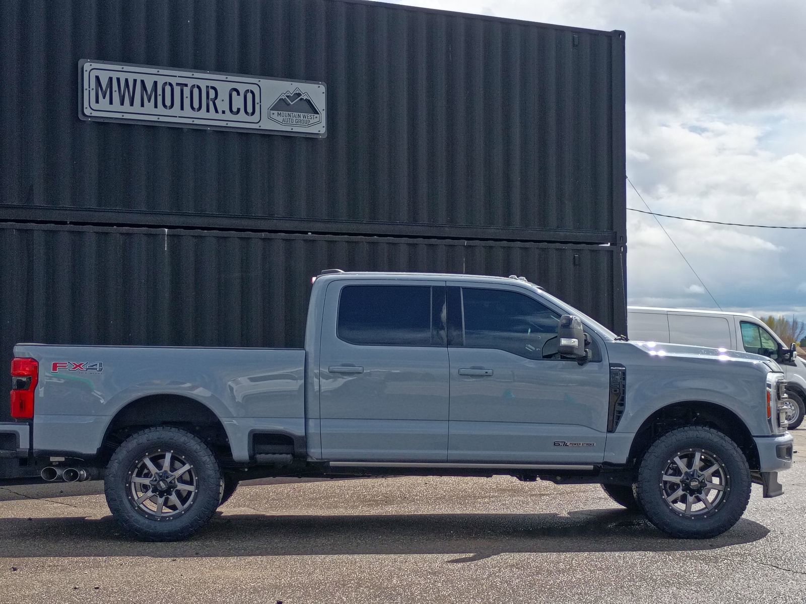 Used 2025 Ford F350 Platinum image 6