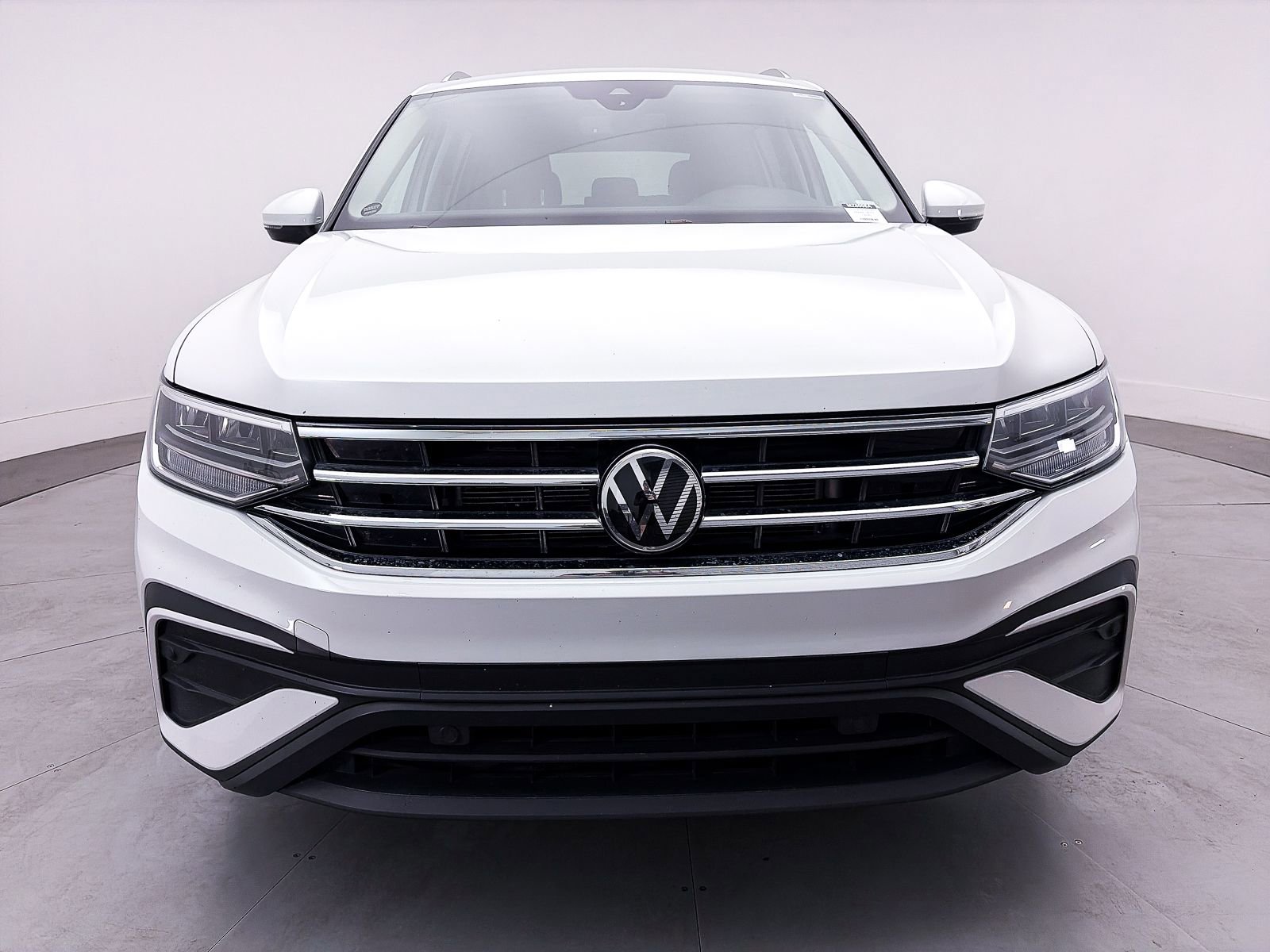 Used 2022 Volkswagen Tiguan SE image 9