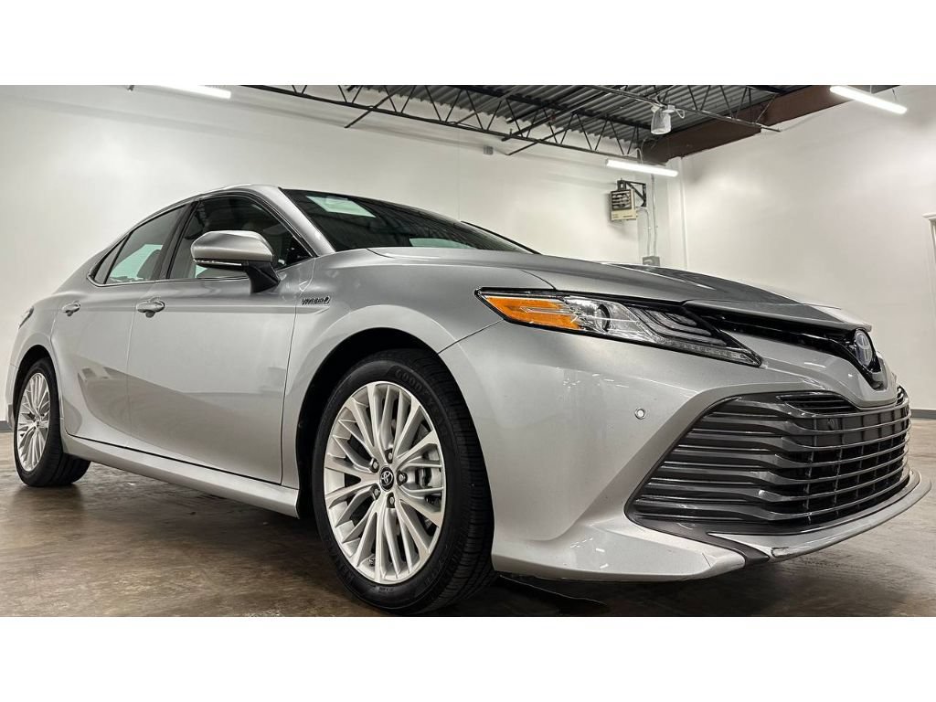 Used 2018 Toyota Camry XLE FWD image 6