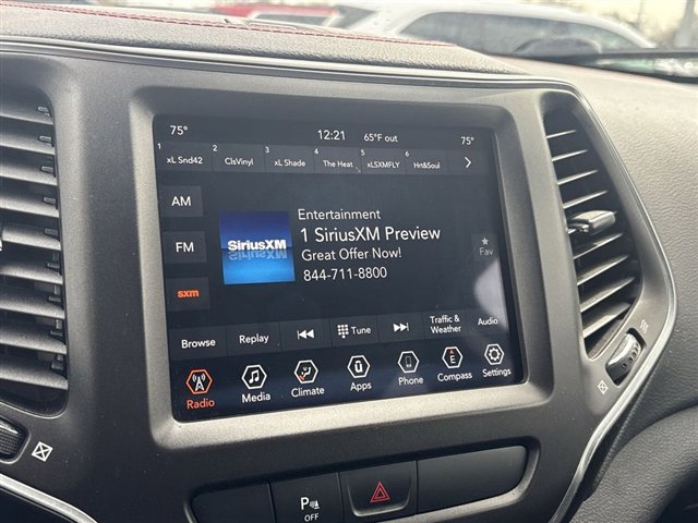 Used 2020 Jeep Cherokee Trailhawk image 13