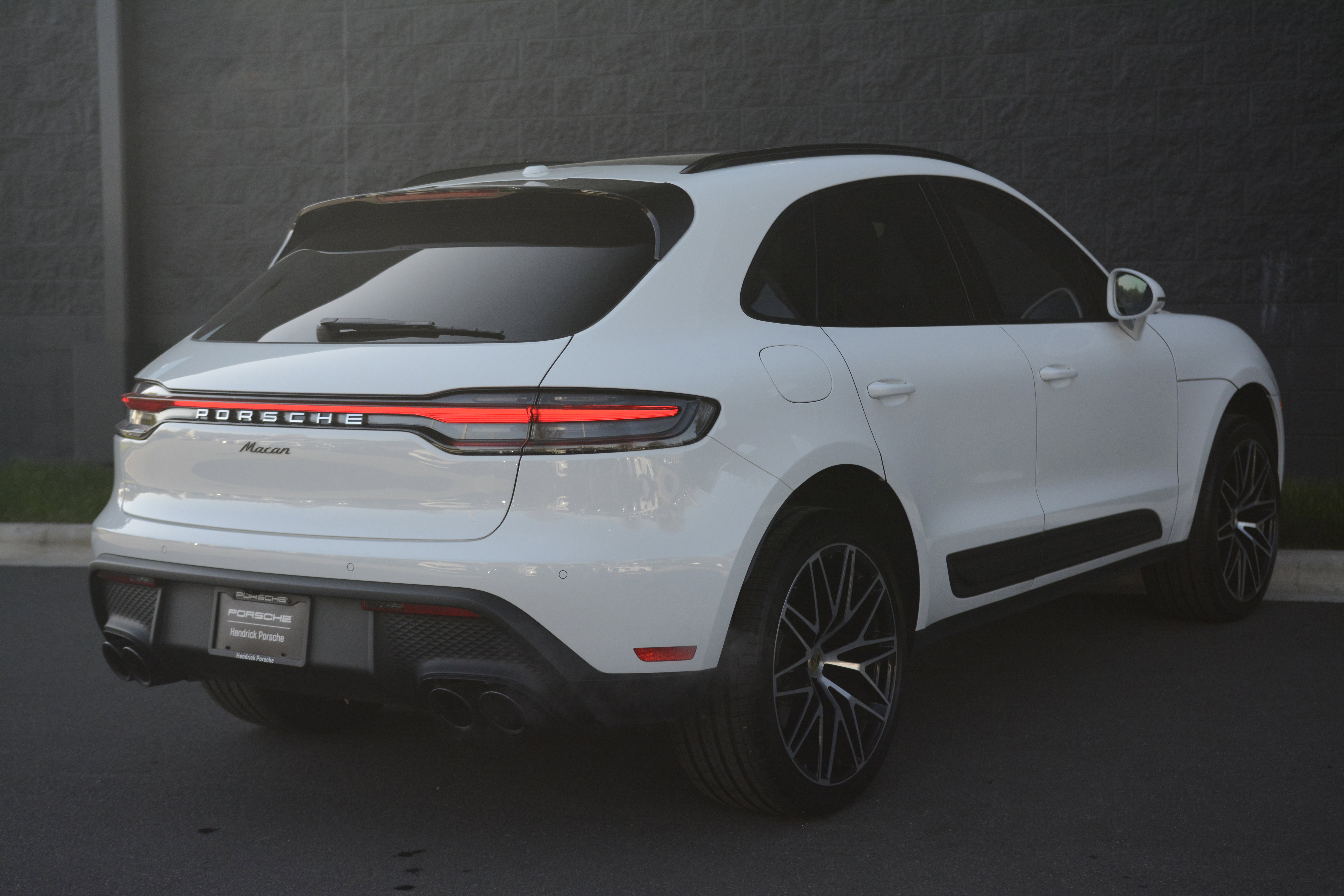 Certified 2026 Porsche Macan AWD/4WD image 7